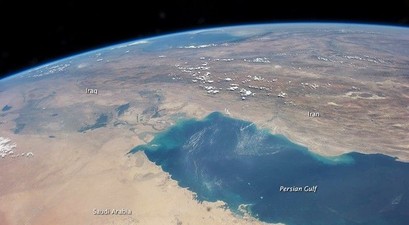 Der Persisische Golf aus der ISS gesehen: Sieht freidlich aus, ist es aber derzeit nicht.