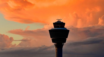 Kontrollturm von München: Steht offenbar in Brand.