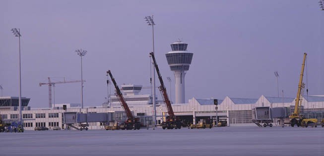 Der neue Flughafen Franz Josef Strauß konnte dennoch  pünktlich am 17. Mai 1992 den Betrieb aufnehmen.