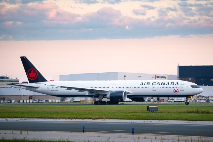 Bei langen Strecken ist Australien oft vorne mit dabei: Air Canadas Flug von Toronto über Vancouver nach Sydney  (AC33/34) ist 15.838 Kilometer lang. Auch hier sind Boeing 777 (im Bild) im Einsatz.
