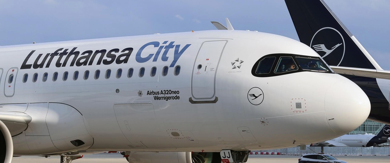 Star-Alliance-Logo neben dem Cockpitfenster: City Airlines tritt bei.
