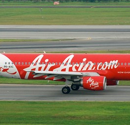 Flugzeug von Air Asia verschollen