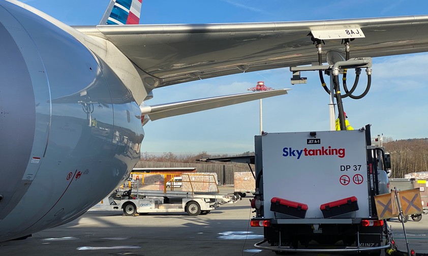 Flugzeugbetankung: Wird teurer.