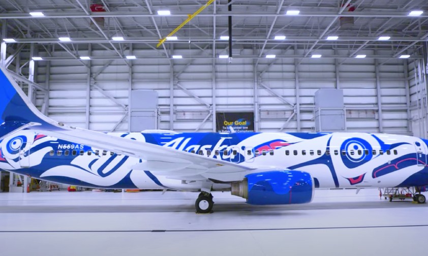Boeing 737 erhält Lachs-Lackierung - in nur einer Minute