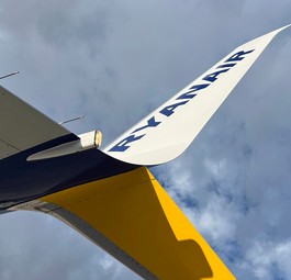 Winglet einer Boeing 737-800 von Ryanair: Die Wiener Flotte wird um 737 Max ergänzt.