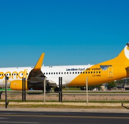Boeing 737-800 von Flybondi: Die Billigairline hat seit elf Tagen keine Passagierflüge mehr durchgeführt.