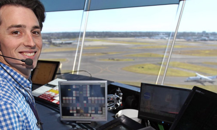 Fluglotse im Kontrollturm von Sydney: Engere Aufsicht von Flugzeugen.