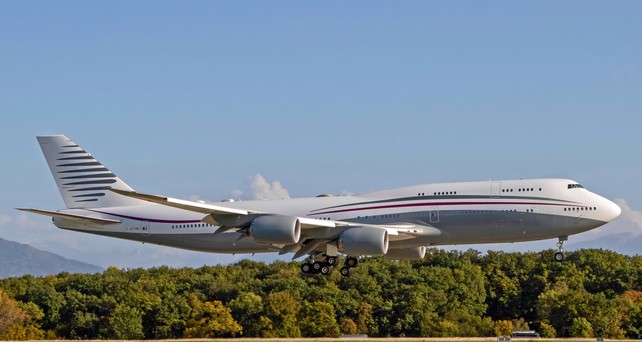 Boeing 747-8 mit dem Kennzeichen A7-HBJ: Bekommt sie Donald Trump als Übergangs-Air Force One?