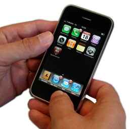Die SMS müssen warten: Zum Wohle aller sollte das Handy vor Abflug ausgeschaltet werden.