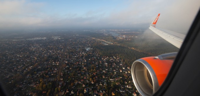 Im Anflug auf den BER. Wenn Berlin-Tegel in wenigen Tagen schließt, werden ankommende Passagiere in Berlin diesen Anblick erleben.