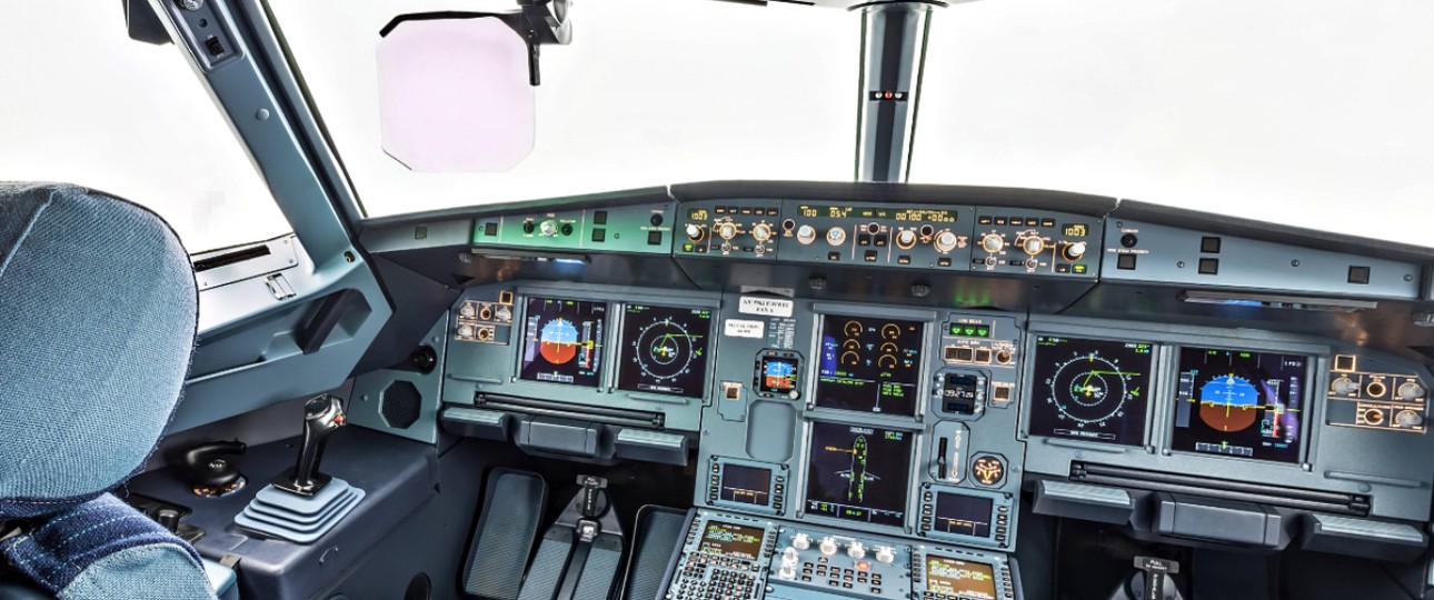 Cockpit eines Airbus A320: Der Flugzeugbauer setzt auf Automatisierung.