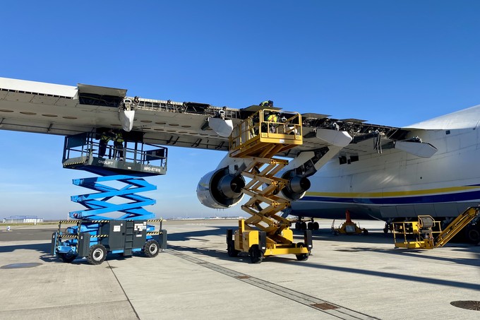 Nicht nur an den Tragflächen, sondern ...