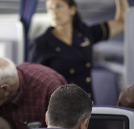 United-Flugzeug beim Boarding: Die Kluft zwischen Business-Class und Economy weitet sich aus.