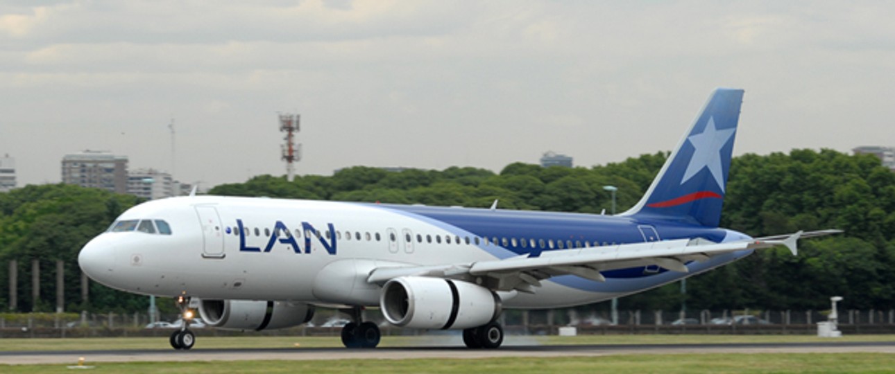 Am Flughafen von Buenos Aires: Eine Maschine von LAN wurde von einem Blitz getroffen.