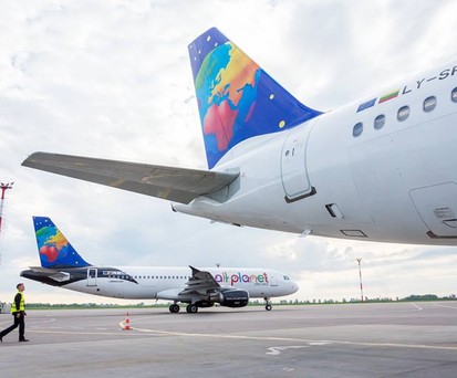 <a href="https://www.aerotelegraph.com/small-planet-hat-auch-in-polen-zu-kaempfen">Small Planet Airlines</a> traf es in Deutschland (Insolvenz) und Polen (Betriebseinstellung).