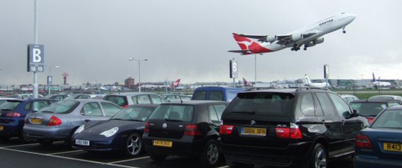 Parkende Autos in Heathrow: In Zukunft sollen Pkws eine Maut für die Fahrt zum Flughafen zahlen.