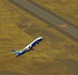 Spektakuläre Manöver mit dem großen Dreamliner