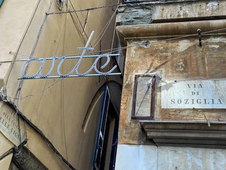 Genua Altstadt: unterwegs in den Caruggi im historischen Zentrum, heute an der Via di Soziglia.