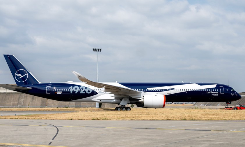 Airbus A350-1000 in Lufthansa-Lackierung: Er wird die Registrierung D-AIFA tragen. 