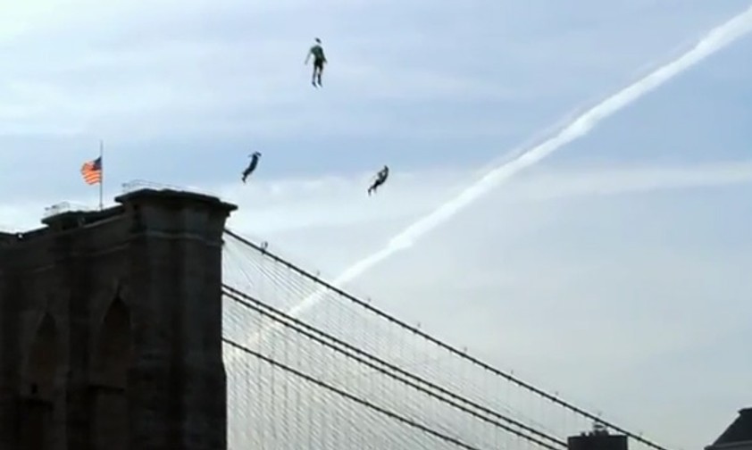 Ungewöhnliche Marketingaktion: Fliegende Menschen über New York City