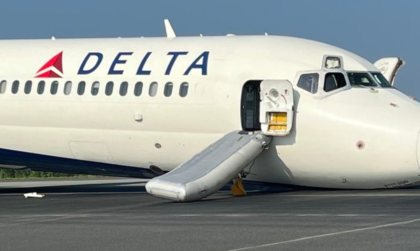 Boeing 717 von Delta nach der Landung in Charlotte: Keine Verletzten.
