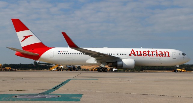 OE-LAY: Die Boeing 767 von Austrian Airlines übernimmt den Abschiedsflug.
