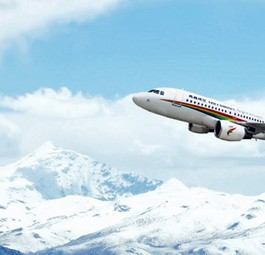 Airbus A319 von Tibet Airlines: Flug über den Himalaya nach Nepal.