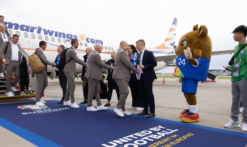 Die Tschechische Nationalmannschaft kam am Donnerstag (13. Juni) mit einem Smartwings-Jet aus Prag in Hamburg an.