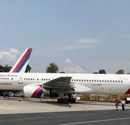 Geparkte Boeing 757 von Nepal Airlines: Billig abzugeben.