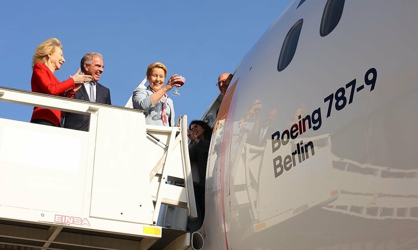 Boeing 787 «Berlin» bei der Taufe: Früher stand der Name auf eine Airbus A380. 