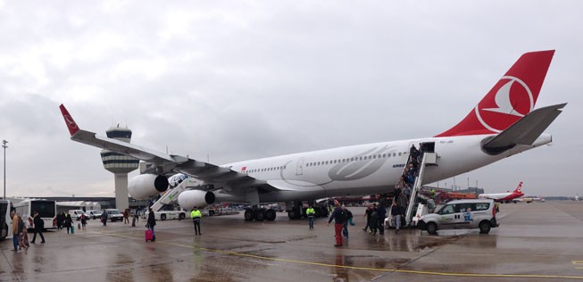 Airbus A340-300 von Turkish Airlines in Berlin-Tegel.