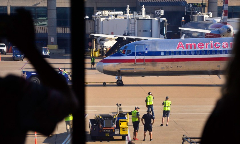 Außerdienststellung der Super 80: Die MD-83 von American Airlines MD-83 rollt in Dallas zu ihrem letzten regulären Flug los.