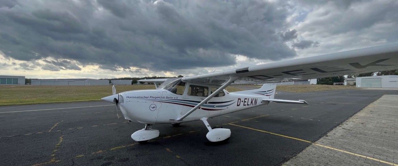 Cessna 172 am Flugplatz Schönhagen: Die Maschine für meinen Rundflug über Berlin.