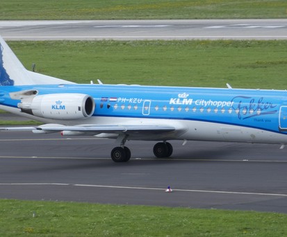 KLM Cityhopper würdigte den Gründer Anthony Fokker und das 100-jährige Bestehen der 1912 gegründeten Fokker-Werke auf der Fokker 70 mit dem Kennzeichen PH-KZU.