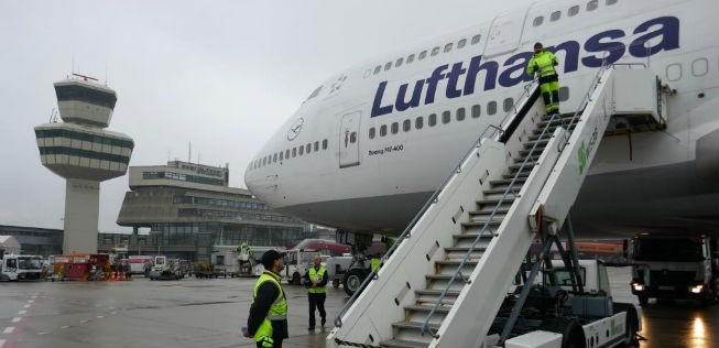 747 von Lufthansa in Tegel: Lob an die Bodencrews.