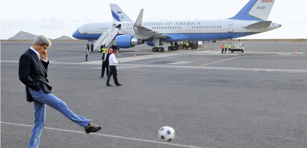 Er reist so viel, dass ein Flugplatz kaum noch fasziniert: US-Außenminister John Kerry.