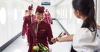 Kabinencrews von Qatar Airways: Ein bisschen weniger strenge Regeln.