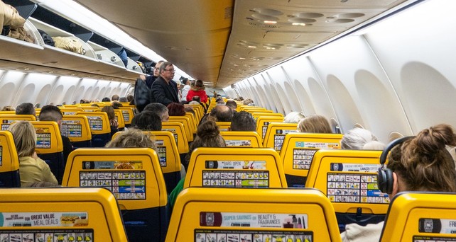 Ryanair-Kabine: Die Airlien will verschärft gegen Gepäcksünder vorhgehen.