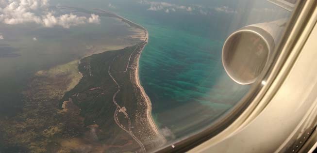 Blick auf das rechte Triebwerk während dem Landeanflug auf Cancun.