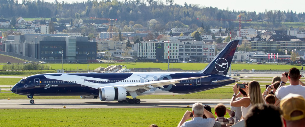 Die Boeing 787-9 nach der Landung in Zürich: ein echter Hingucker.