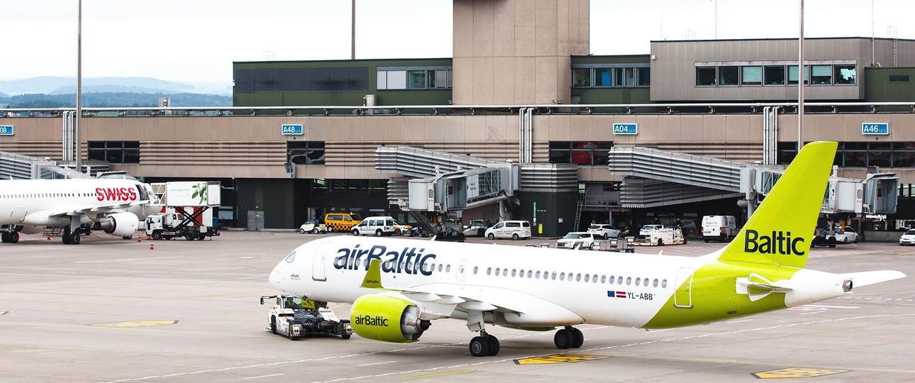 Airbus A220 von Air Baltic in Zürich: Die Airline hilft bei Lufthansa aus.