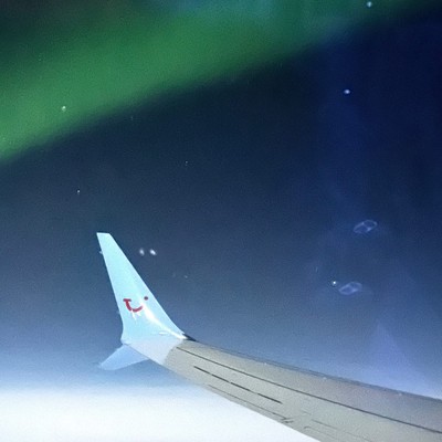 Nordlichter begleiteten Flug TOM950P. 