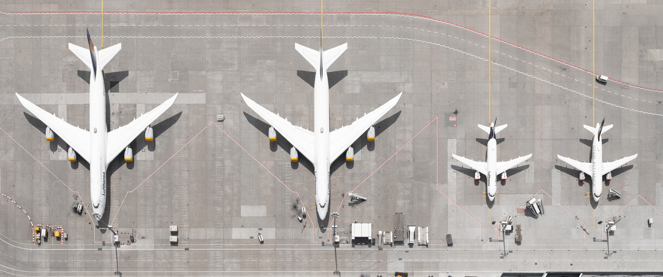 Klein und groß: Jeweils zwei Boeing 747-8 und Airbus A319 nebeneinander in Frankfurt.