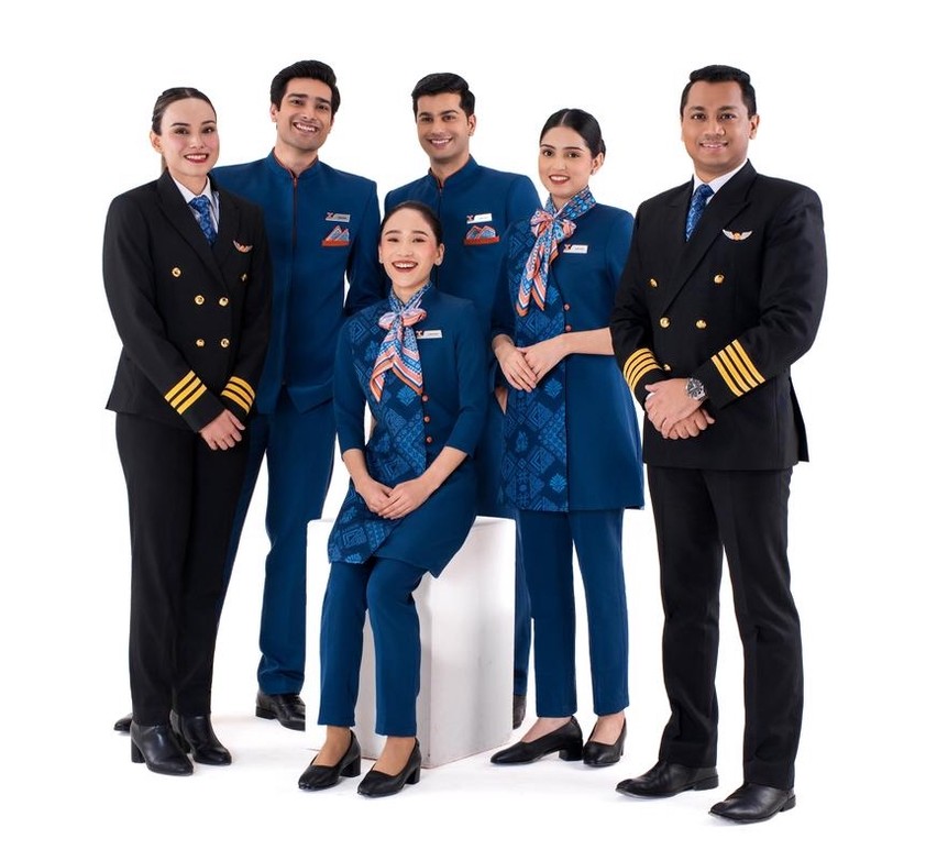 Die neuen Uniformen von Air India Express: Gefertigt werden sie aus sogenanntem Banana-Crepe-Gewebe.