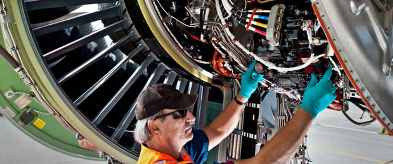 Triebwerksuntersuchung bei einer jetzigen Boeing 777: Künftig mit mehr Schub.