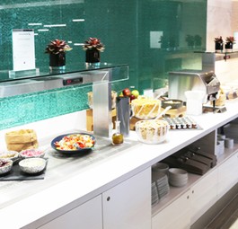 Buffet in der Lounge.