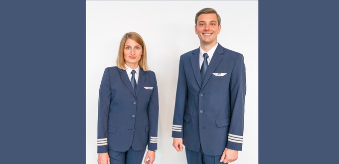 Dunkelblau ist die neuerdings vorherrschende Farbe bei den Uniformen von Air Baltic.