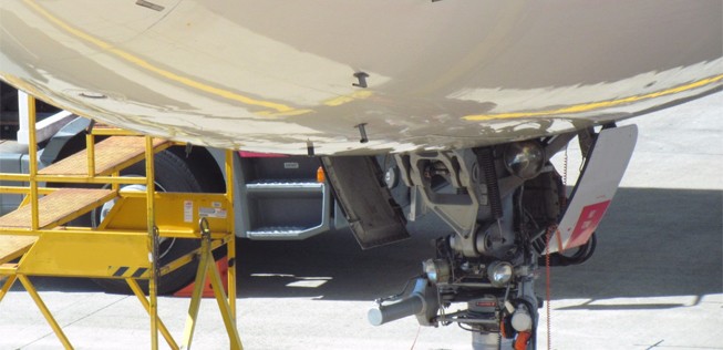 Airbus A330 von Etihad ohne die Abdeckung: Neu müssen Airlines am Airport Brisbane die nahe dem Fahrwerk angebrachte Pitot-Sonde abdecken.