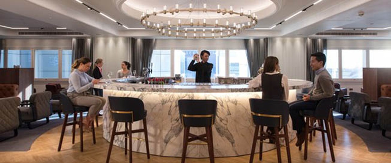 Die Marmorbar: Qantas besitzt nun auch eine eigene Lounge in London Heathrow.