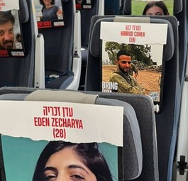 El Al hat auf einem Sonderflug Bilder von Vermissten auf alle Sitze geklebt: Die Aktion soll Aufmerksamkeit für das Schicksal der Geiseln schaffen.